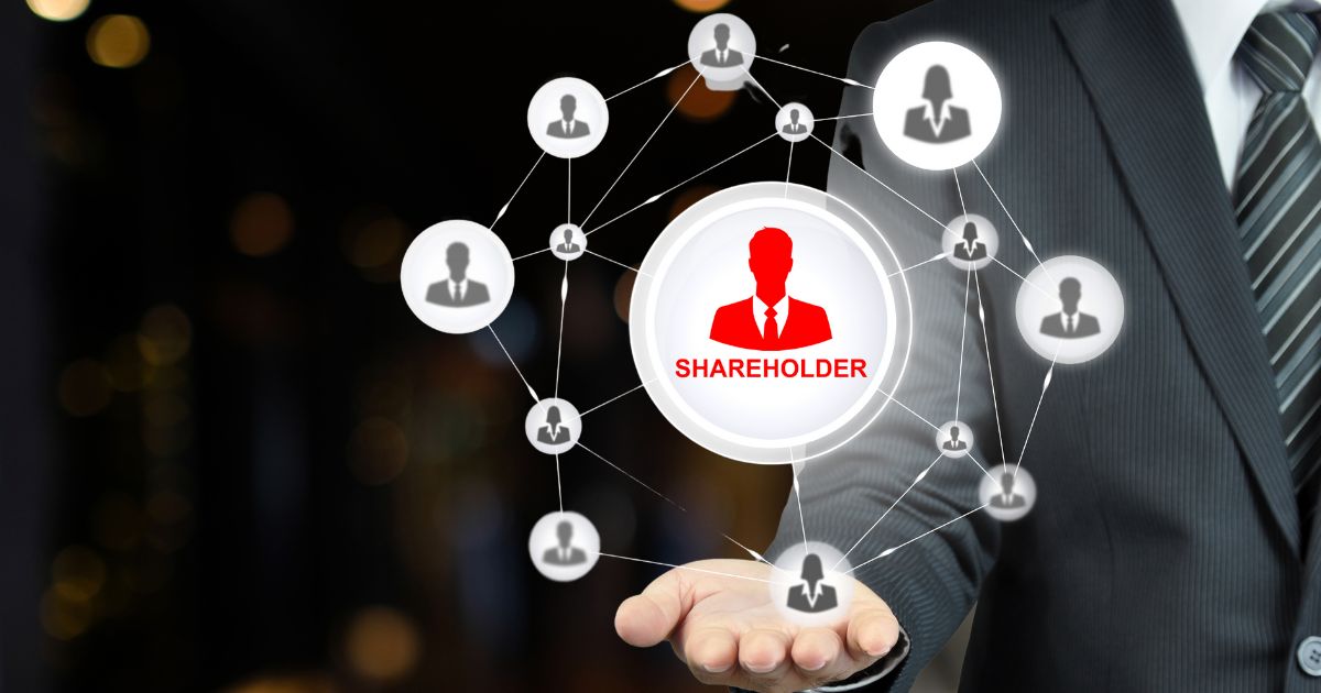 Business man portraying virtual shareholding by showing different employees are connected to one shareholder